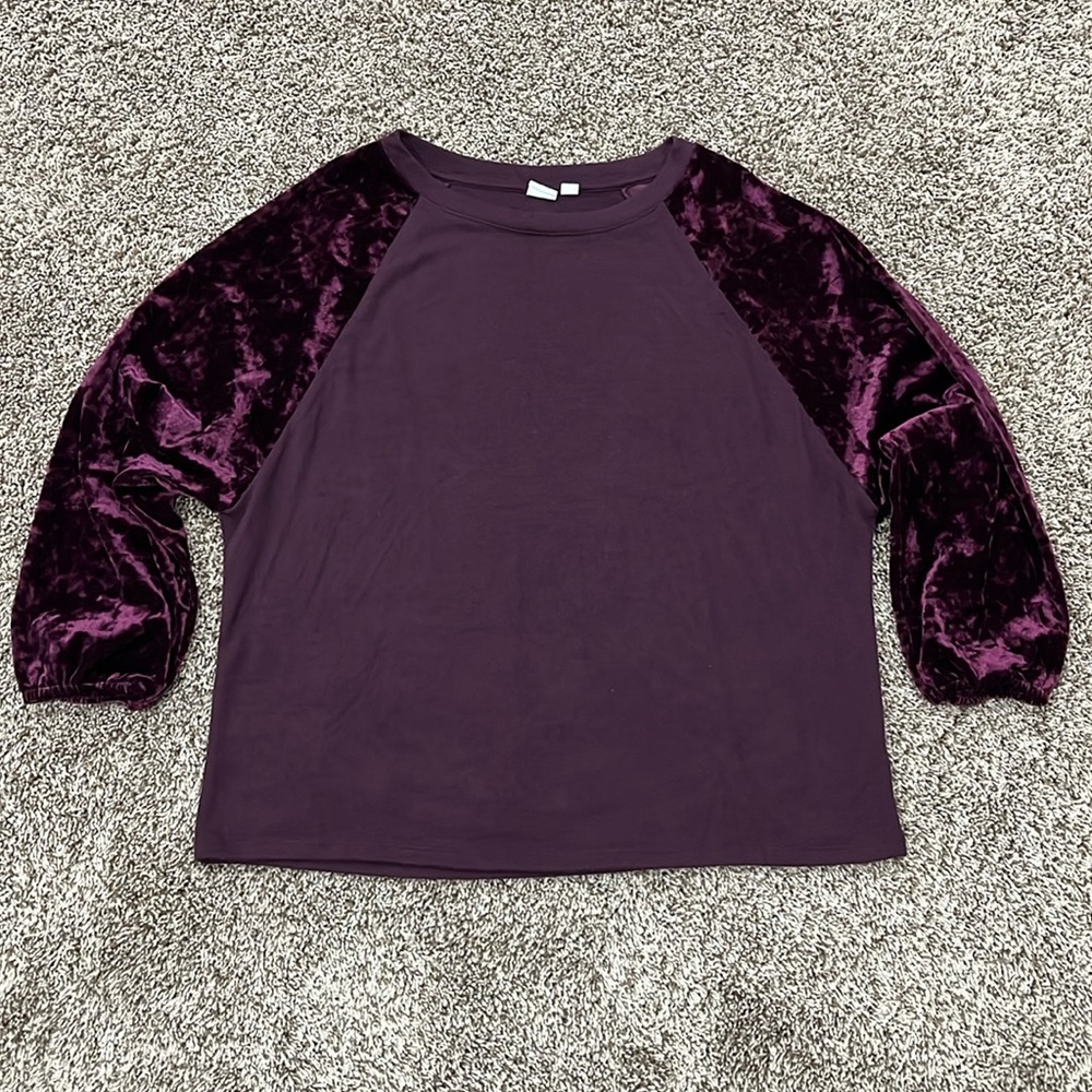 Women’s velvet sleeve sweater